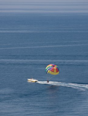 Deniz parasailing. Hırvatistan