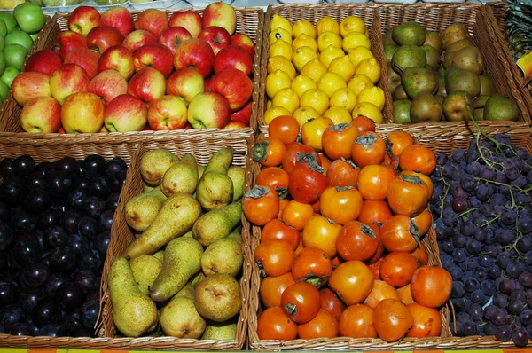 Fruit in a basket — Stock Photo, Image