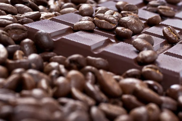 Bar of chocolate in coffee beans — Stock Photo, Image