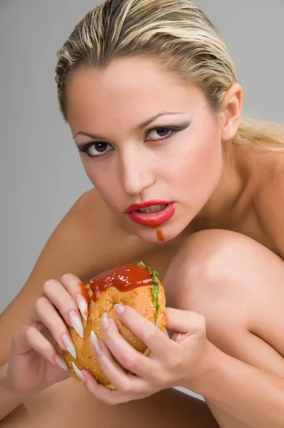 Hamburger kadın — Stok fotoğraf