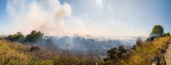 Landschap met vuur — Stockfoto