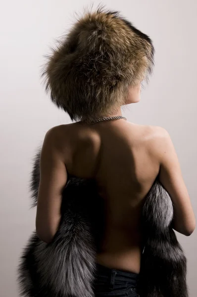 Beautiful woman in the fur coat — Stock Photo, Image