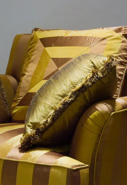 美丽的黄色枕头 — 图库照片