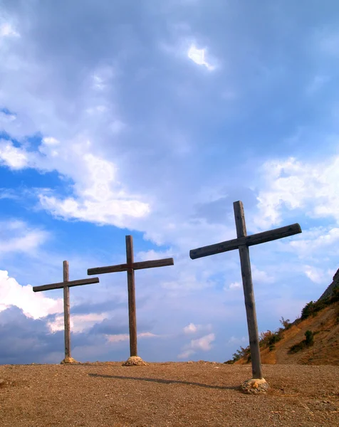 Kruis op een heuvel — Stockfoto