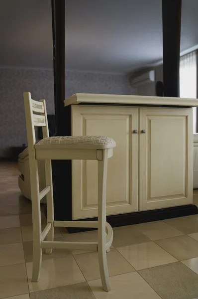 Cozinha interior com uma cadeira — Fotografia de Stock
