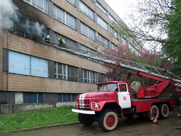 건물에 불 — 스톡 사진
