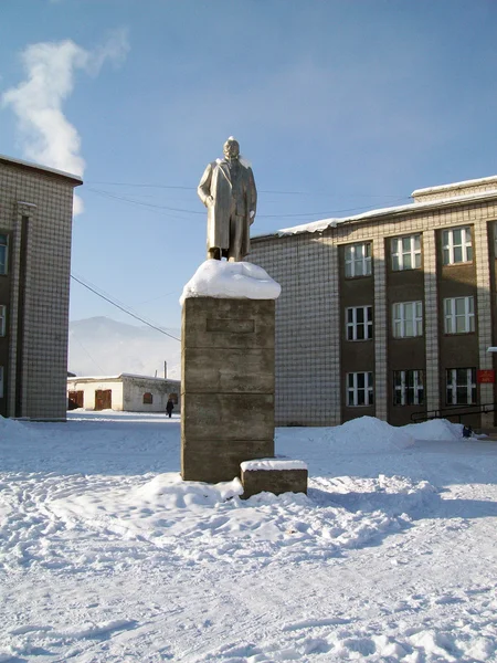 Monument Lenin in settle on area — Stock Photo, Image