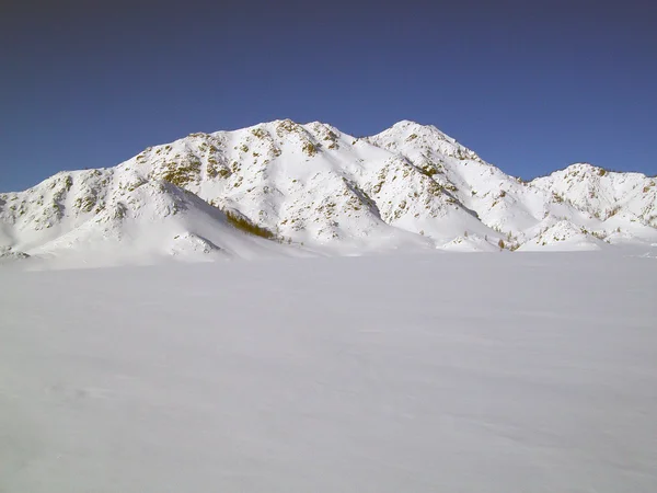 Сніжна гора — стокове фото