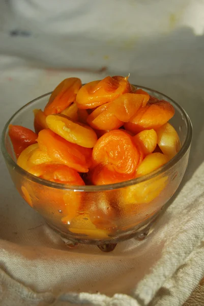 Dried apricots in a teabowl — Stock Photo, Image