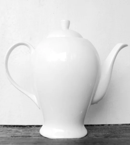 Große weiße Teekanne — Stockfoto