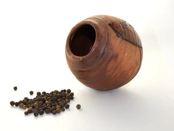 Pot en céramique avec poivre — Photo