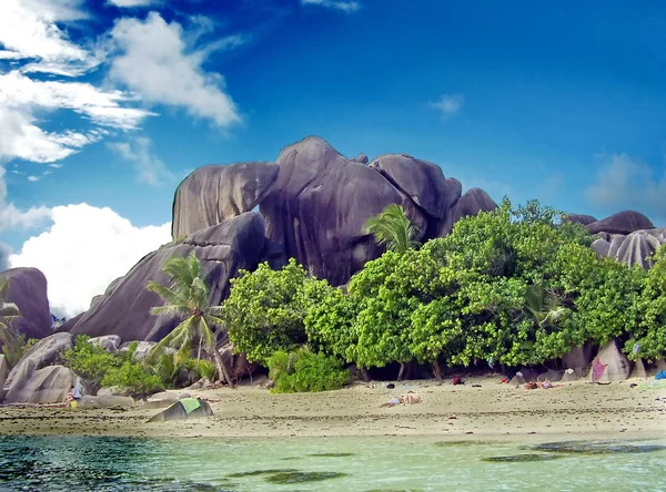 Felsen auf der Insel. — Stockfoto