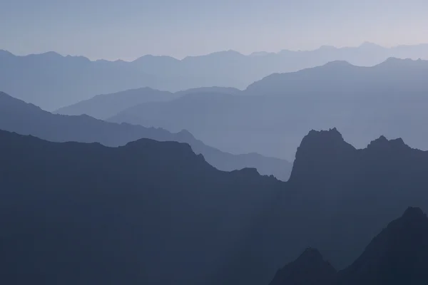 Dağ siluetleri — Stok fotoğraf
