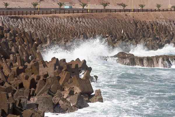 Wellenbrecher am Hafen von Arica — Stockfoto