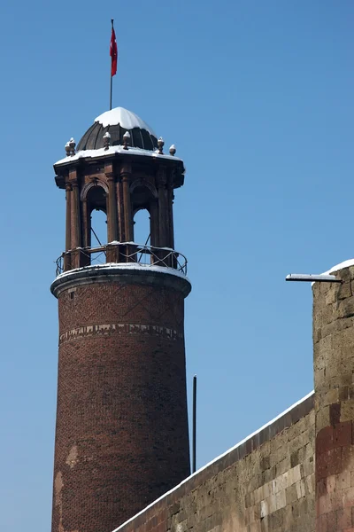 Torre de relógio de Erzurum Citadel no inverno, Turquia — Fotografia de Stock