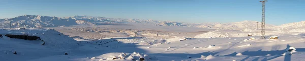 Türkiye 'nin Ararat Dağı' ndaki terk edilmiş köyün kış manzarası — Stok fotoğraf
