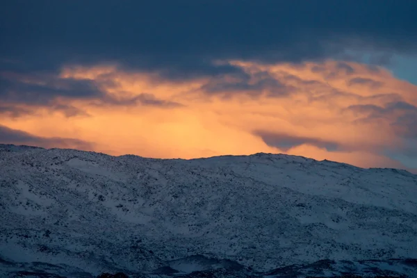 Drammatico tramonto invernale vicino al Monte Ararat, Turchia — Foto Stock