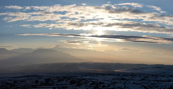 Türkiye 'nin Ararat ilinin güneyinde kış günbatımı manzarası — Stok fotoğraf