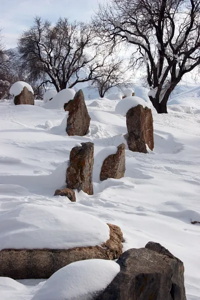 Cemitério de inverno em Akdamar Island, Van Lake, Turquia — Fotografia de Stock