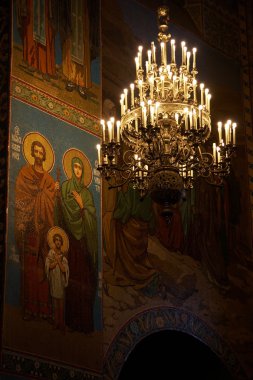 Kurtarıcının Rus Ortodoks Kilisesi, Saint Petersburg 'da avize ve mozaikler