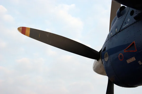 Detailní záběr vrtulového motoru na letišti Kathmandu v Nepálu — Stock fotografie