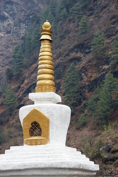 Buddyjska stupa na trasie Everest w Tybecie, Himalaje, Nepal — Zdjęcie stockowe