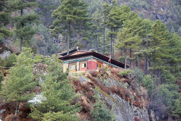 Nepalese guesthouse near Namche Bazaar, Everest trek, Himalayas, Nepal — Stock Photo, Image