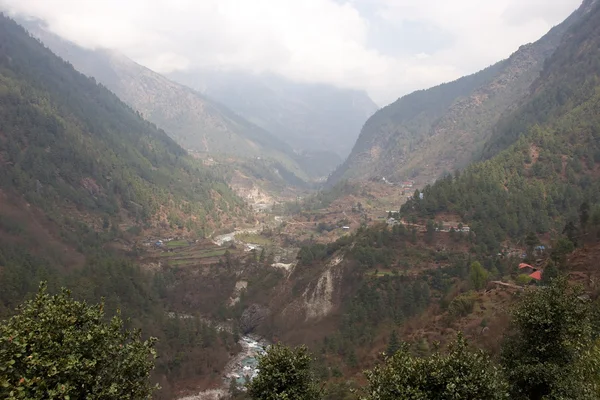 Valle del Dudh Kosi, sendero del Everest en Himalaya, Nepal — Foto de Stock