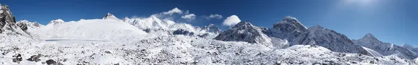 Panorama da montanha Himalaia com cume de Cho Oyu, Nepal — Fotografia de Stock