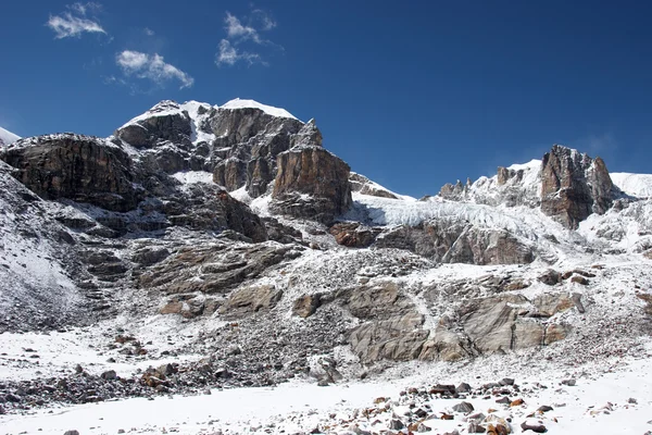 Rocky wall and a glacier, Himalayas, Nepal — Zdjęcie stockowe