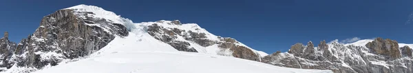尼泊尔喜马拉雅珠穆朗玛峰地区山脉全景 — 图库照片
