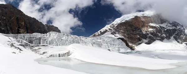 Panorama de la caída de hielo del glaciar, región del Everest, Himalaya, Nepal — Foto de Stock