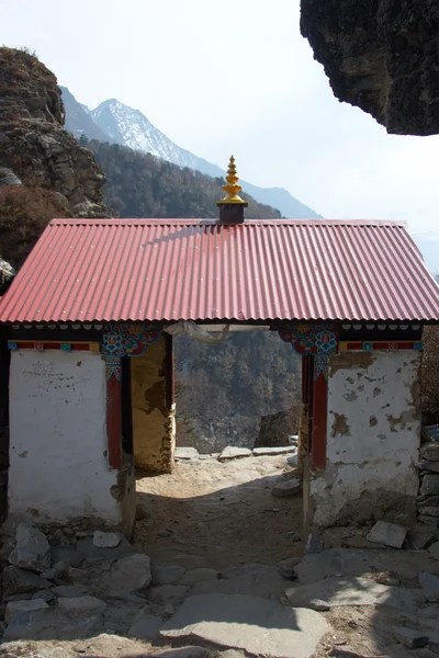 Malý buddhistický chrám na Everest trek, Himálaje, Nepál — Stock fotografie
