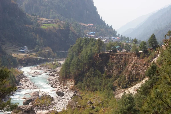Rzeka Dudh Kosi, Everest trek, Himalaje, Nepal — Zdjęcie stockowe