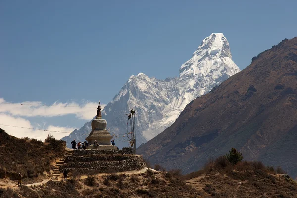 Buddhist stupa and Ama Dablam mountain, Everest trek, Himalayas, Nepal Royalty Free Stock Photos
