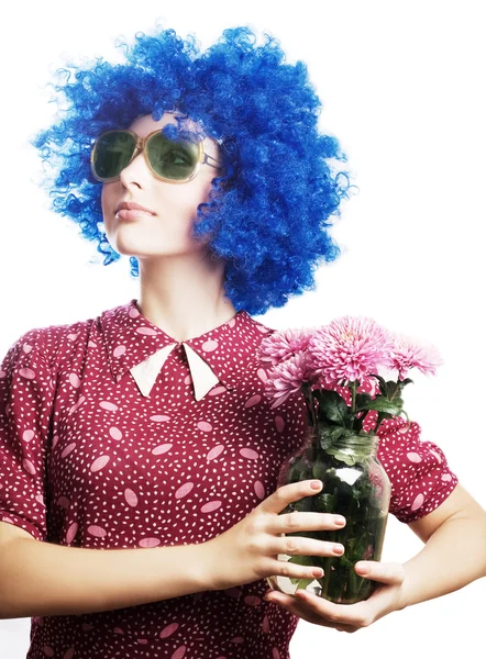 Beleza jovem mulher em uma peruca azul com fl — Fotografia de Stock