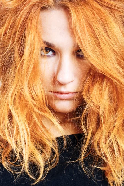 Portret van meisje met rode haren — Stockfoto