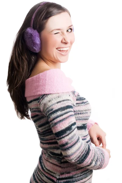 Νεαρή γυναίκα ομορφιά με βιολετί ακουστικών — Φωτογραφία Αρχείου