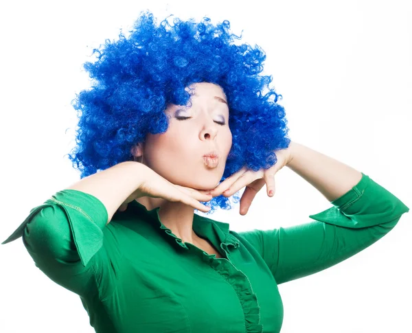 Krása mladá žena v modrém paruka — Stock fotografie
