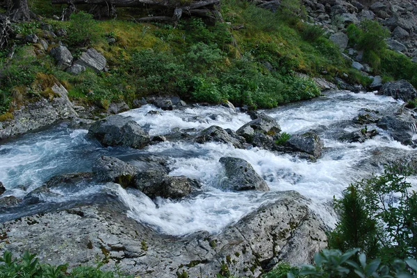 Rzeka wysokogórskie — Zdjęcie stockowe