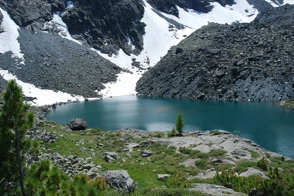 Alpine lake — Stock Photo, Image