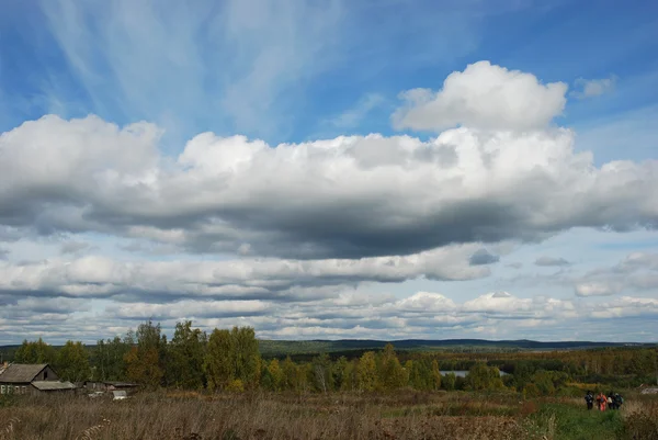 Landschap met wolken — Stockfoto