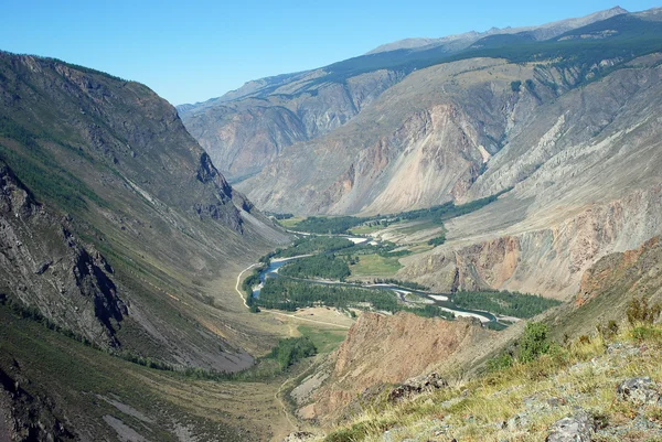 Vista superior para o vale do rio — Fotografia de Stock