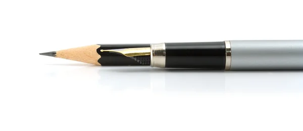 Foutain 笔和黑色铅笔 — 图库照片