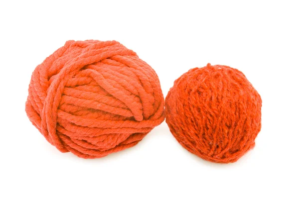 Twee rode ballen van draden — Stockfoto