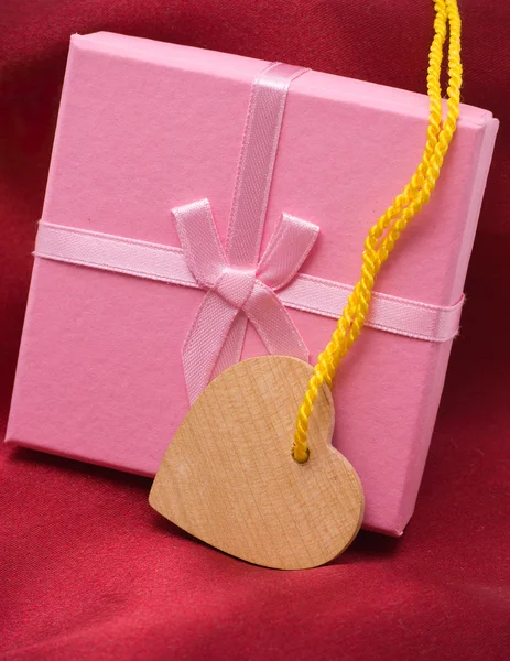 Cuore e regalo in legno Fotografia Stock