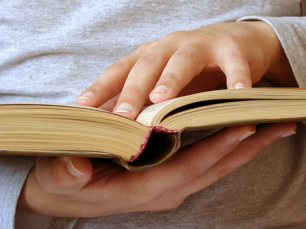 Book and hands — Stock Photo, Image