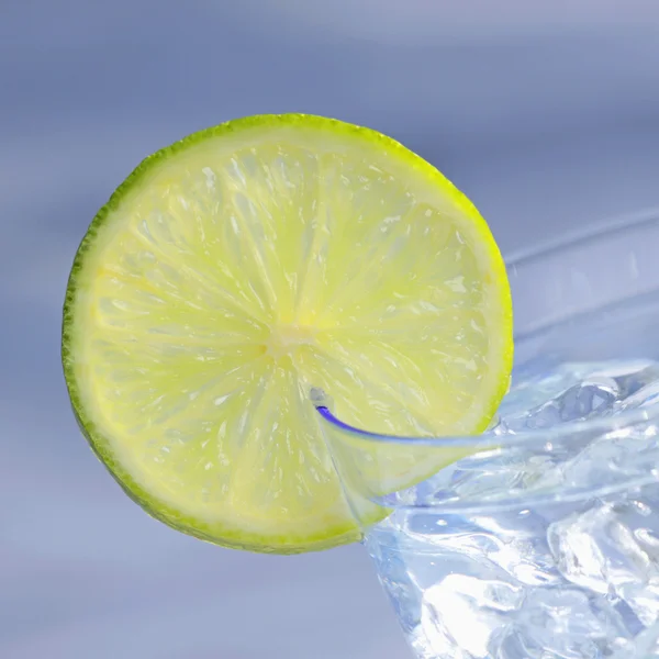 Woda z cytryna — Zdjęcie stockowe