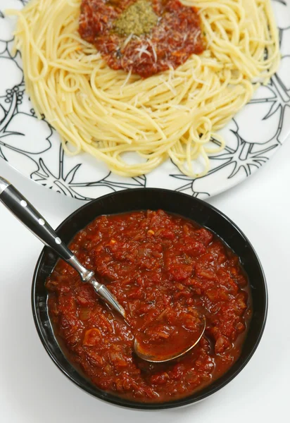 Spaghetti med sås — Stockfoto