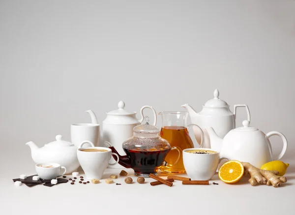 Filiżanki herbaty i kawy — Zdjęcie stockowe